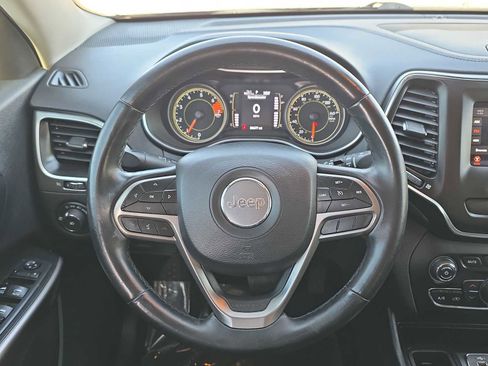 Used 2019 Jeep Cherokee Latitude Plus w/ Comfort/Convenience Group image 19