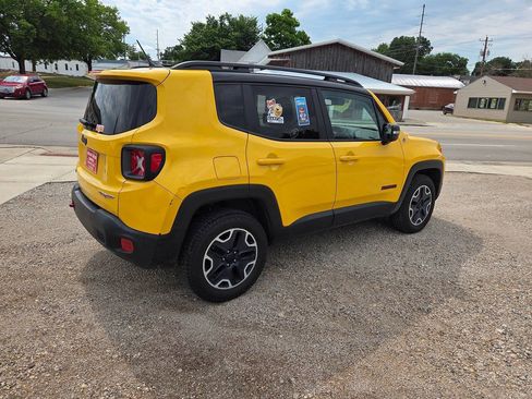 Used 2016 Jeep Renegade Trailhawk w/ Premium Trailhawk Package AWD/4WD image 3