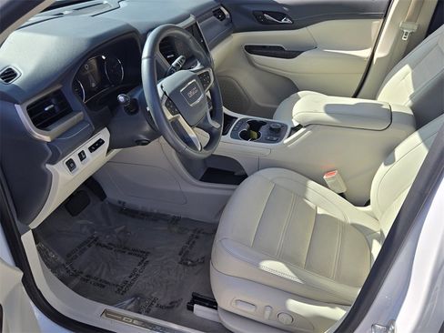 Used 2023 GMC Acadia Denali w/ Denali Technology Package image 11