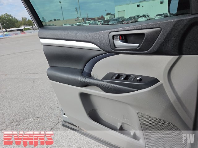 Used 2015 Toyota Highlander XLE AWD/4WD image 17