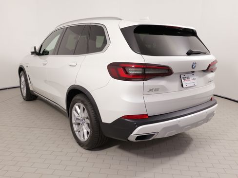 Used 2022 BMW X5 xDrive45e w/ Parking Assistance Package AWD/4WD image 16