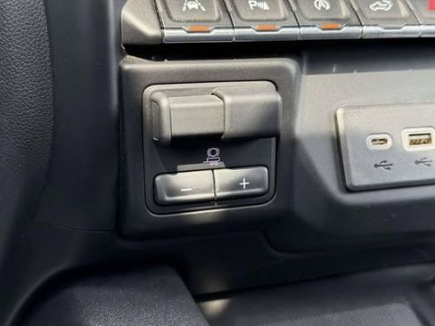 Used 2019 Chevrolet Silverado 1500 LTZ w/ LTZ Premium Package AWD/4WD image 32