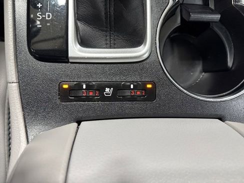 Used 2017 Toyota Highlander Limited FWD image 9