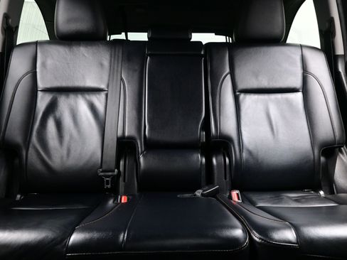 Used 2019 Toyota Highlander XLE image 16