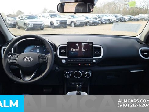 Used 2025 Hyundai Venue Limited image 19