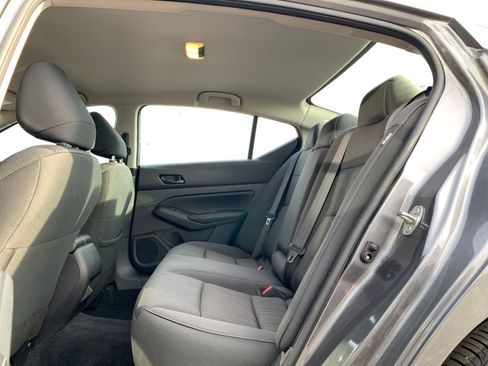 Used 2025 Nissan Altima 2.5 SV image 24