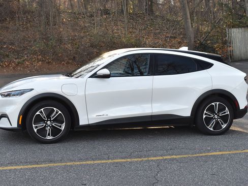 Used 2022 Ford Mustang Mach-E Select image 3