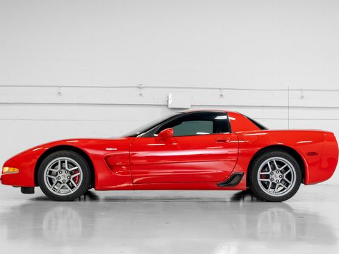 Used 2002 Chevrolet Corvette Z06 w/ Memory Pkg image 10