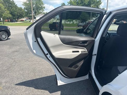 Used 2024 Chevrolet Equinox LT FWD image 12