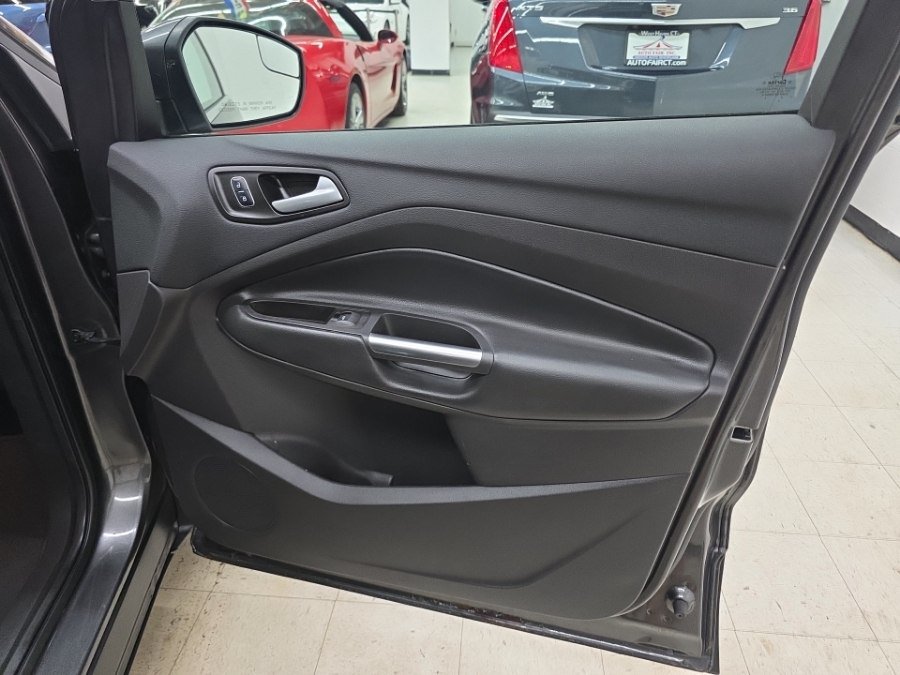 Used 2018 Ford Escape SE w/ SE Sync 3 Package AWD/4WD image 12