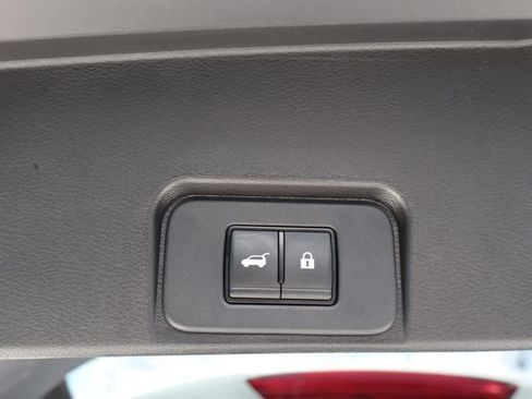 Used 2024 Nissan Rogue SV FWD image 24