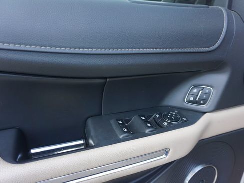Used 2024 Ford Expedition Max Limited RWD image 4