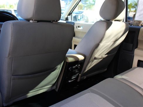 Used 2018 Ford Flex SE image 32