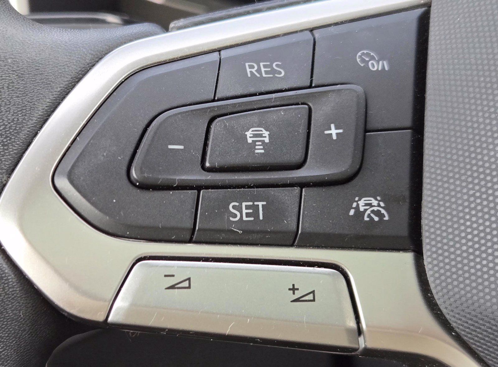Used 2023 Volkswagen Atlas SEL AWD/4WD image 24