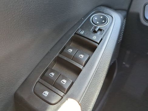 Certified 2025 Kia Seltos EX w/ EX Sunroof Package image 19