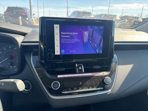 Used 2025 Toyota Corolla LE w/ Convenience Package image 9