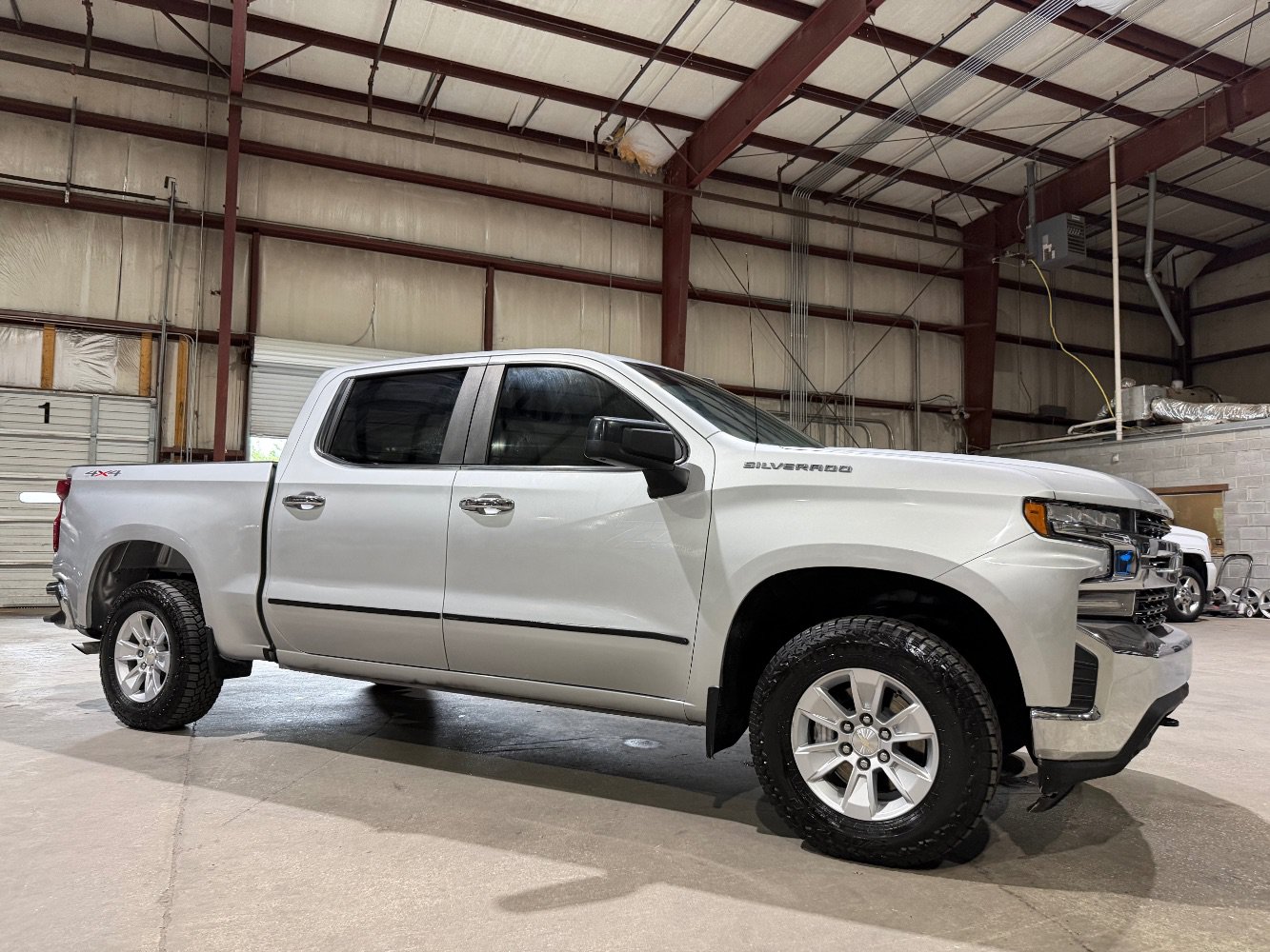 Used 2021 Chevrolet Silverado 1500 LT AWD/4WD image 3