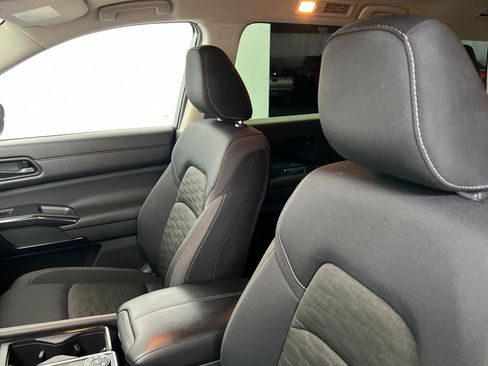 Used 2025 Nissan Pathfinder SV AWD/4WD image 17
