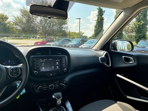 Used 2020 Kia Soul S FWD image 29