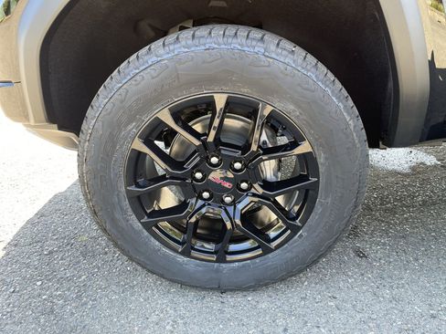 New 2025 GMC Canyon Denali w/ LPO, Denali Black Edition image 69