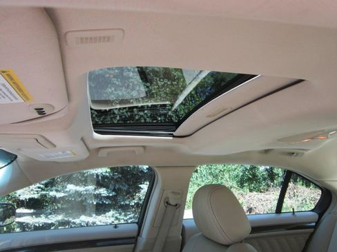 Used 2013 Ford Taurus Limited AWD/4WD image 14