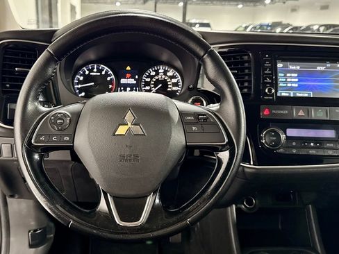 Used 2016 Mitsubishi Outlander SE image 15