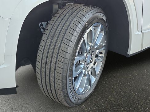 Used 2023 GMC Acadia Denali w/ Denali Technology Package image 34