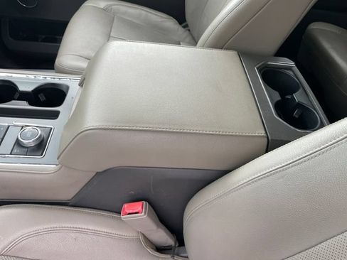 Used 2018 Ford Expedition Max XLT w/ Equipment Group 202A AWD/4WD image 28