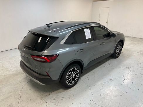 Used 2024 Ford Escape SE image 2