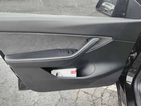 Used 2021 Tesla Model Y Long Range image 29