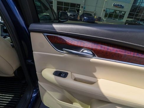 Used 2017 Cadillac XT5 Luxury w/ Driver Awareness Package image 54