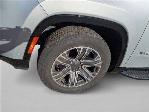 Used 2024 Jeep Wagoneer Series II w/ Flexible Seating Group AWD/4WD image 10