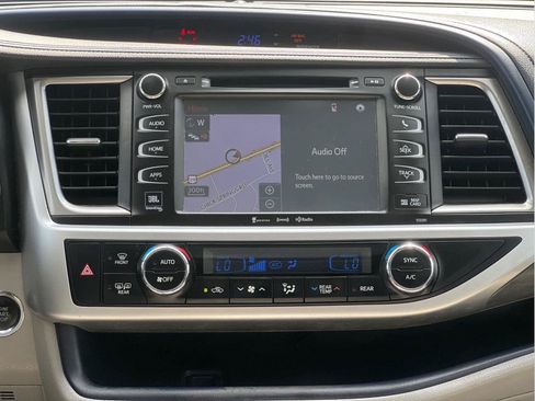 Used 2019 Toyota Highlander Limited AWD/4WD image 15