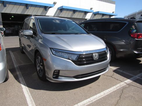 Used 2023 Honda Odyssey Touring image 2