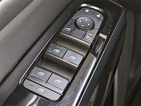 Used 2022 Nissan Pathfinder SV image 18