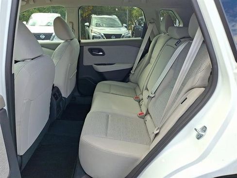 Used 2023 Nissan Rogue SV image 10