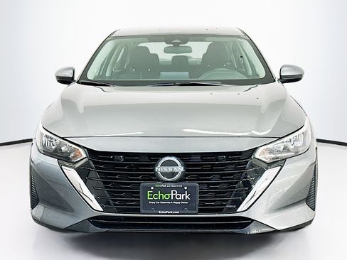 Used 2024 Nissan Sentra SV FWD image 2