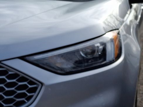 Used 2023 Ford Edge SEL w/ Convenience Package image 4