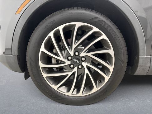 Used 2019 Lincoln Nautilus Reserve AWD/4WD image 28