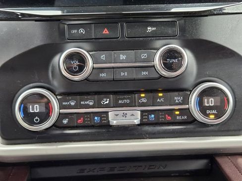 Used 2024 Ford Expedition Limited AWD/4WD image 19
