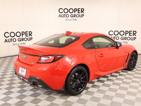 Used 2024 Toyota GR86 Premium RWD image 19