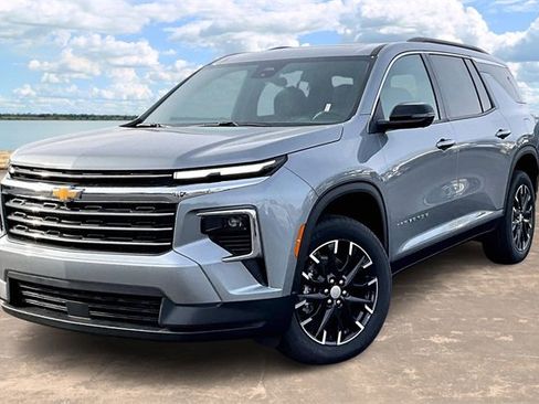 New 2026 Chevrolet Traverse LT w/ Sun and Wheel Package image 2