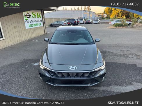 Used 2025 Hyundai Elantra Hybrid FWD image 4