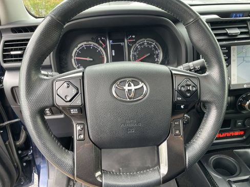 Used 2020 Toyota 4Runner TRD Off-Road Premium w/ Moonroof Package AWD/4WD image 17