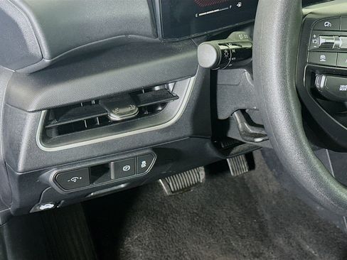 Used 2025 Kia K4 LXS image 17
