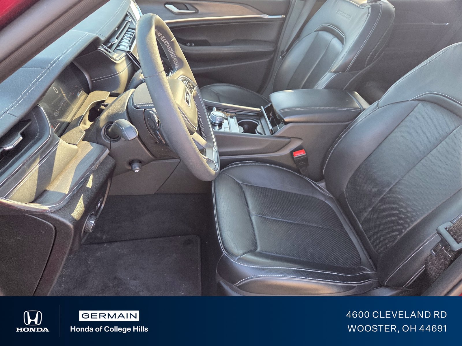 Used 2023 Jeep Grand Cherokee Overland AWD/4WD image 25