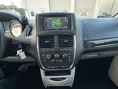 Used 2014 Dodge Grand Caravan SXT FWD image 34