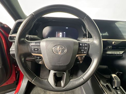 Used 2024 Toyota Crown AWD/4WD image 17