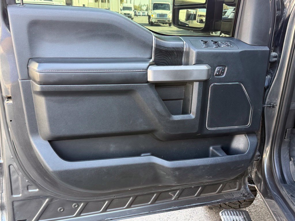 Used 2018 Ford F150 Platinum w/ Equipment Group 701A Luxury AWD/4WD image 18
