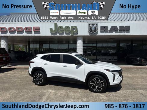 Used 2024 Chevrolet Trax RS w/ Sunroof Package FWD image 1